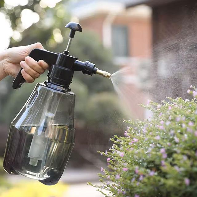 1PC Premium Plastic Pressure Spray Bottle – Adjustable Nozzle, High-Pressure Mist & Powerful Air Pressure Technology