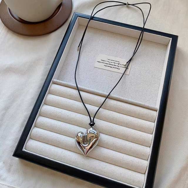 Adjustable Heart Pendant Necklace – Pull-Out Sweater Chain Accessory for Women