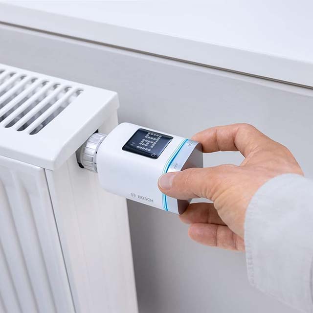 Bosch Smart Home Radiator Thermostat II - Smart Thermostat with App Control, Compatible with Amazon Alexa, Apple HomeKit & Google Home
