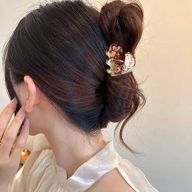 Heart-Shaped Acetic Acid Hair Claw Clip for Women & Girls – Creative Half-Up Hair Gripper Accessory