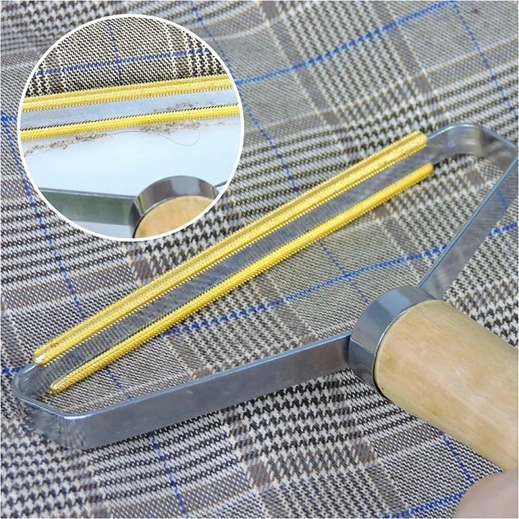 Portable Pet Hair Remover Roller – Reusable Metal Lint Remover with Wooden Handle for Furniture, Carpets, Clothes & Pet Fur