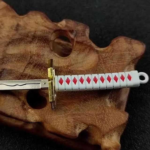 Mini Roronoa Zoro Samurai Sword Keychain – Anime Katana with Plastic Scabbard for Men, Cosplay & Gifts