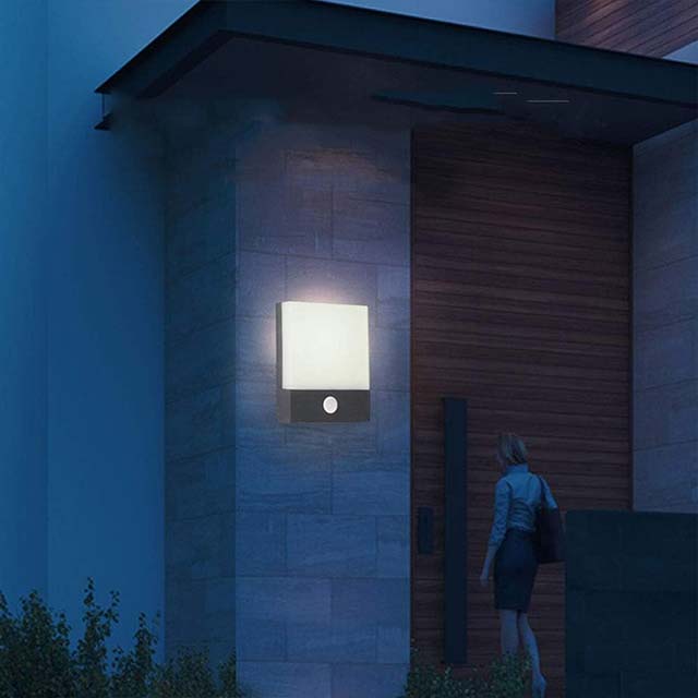 Modern 18W LED Wall Light – Waterproof Indoor/Outdoor Installation with 6000K Cool White Illumination
