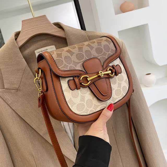 New Retro Korean Crossbody Bag for Women – Trendy Saddle Bag with Wide Shoulder Strap