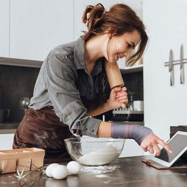 Premium Small Black Wrist Compression Sleeve – Ultimate Pain Relief, Joint Support & Recovery