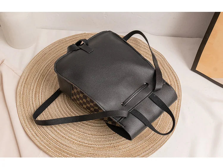 حقيبة ظهر أنيقة وعصرية بتصميم فريد