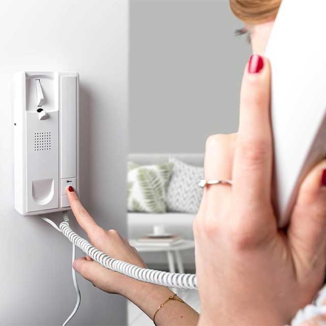 SCS Sentinel SEN4137091 Metallic Door Phone Kit – Includes 2 Wires, Mounted in Brackets for Easy Installation