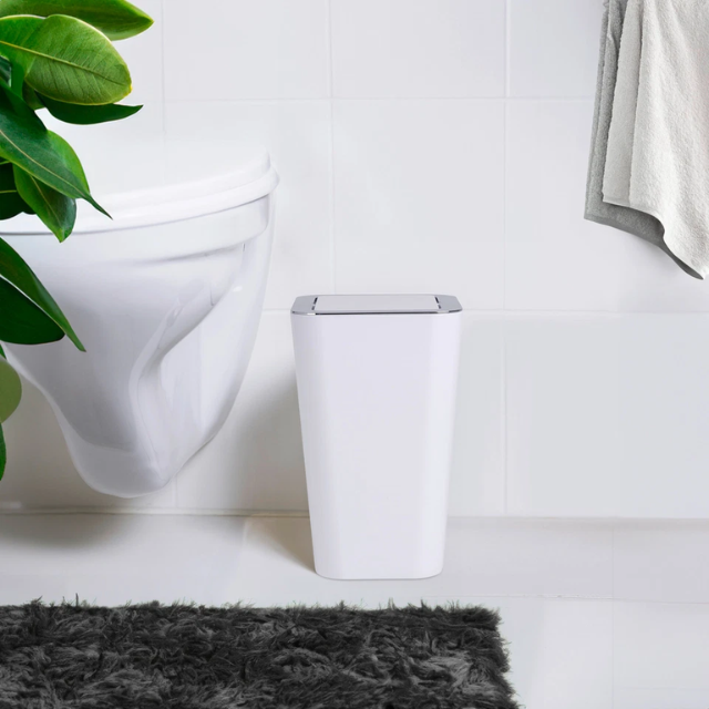 WENKO 6L Plastic Trash Can with Swing Lid – Candy White Waste Bin for Bathroom, Toilet, or Kitchen