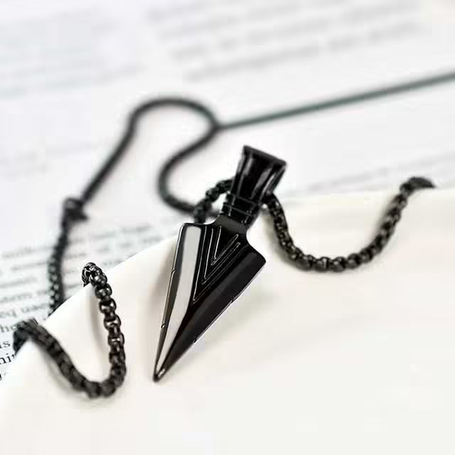 Collier unisexe avec pendentif flèche en acier inoxydable (EGN135)