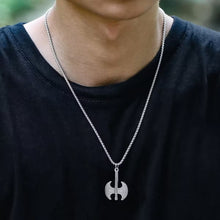 Collier unisexe avec pendentif hache (EGN133)