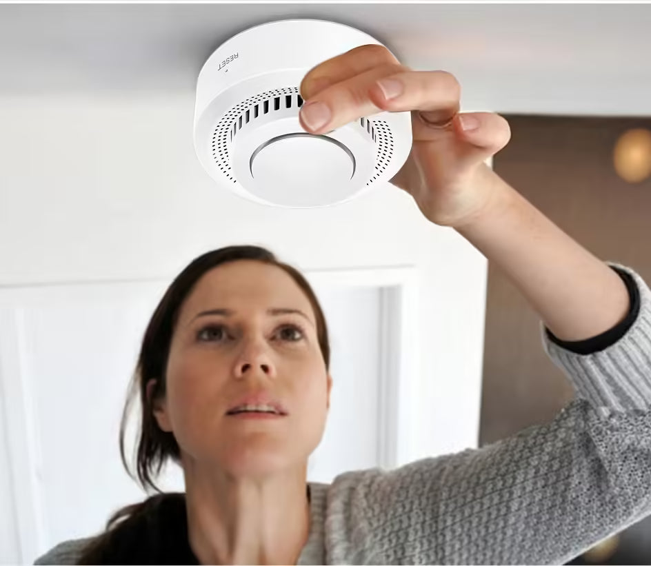 Tuya ZigBee Smart Smoke Detector - Fire Protection Alarm for Home Security System, Smart Life App Integration