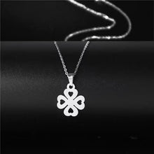 Collier pour femme en acier inoxydable à quatre cœurs (EGN193)