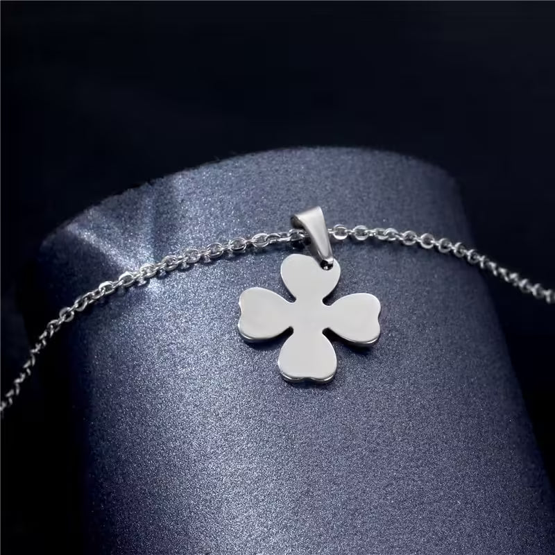 Collier pendentif magnétique trèfle à quatre feuilles pour femme (EGN181)