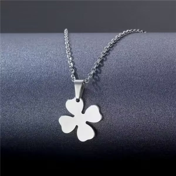 Collier pendentif magnétique trèfle à quatre feuilles pour femme (EGN181)