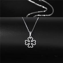 Collier pour femme avec pendentif trèfle à quatre trèfles en forme de cœur