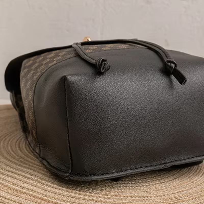 حقيبة ظهر أنيقة وعصرية بتصميم فريد