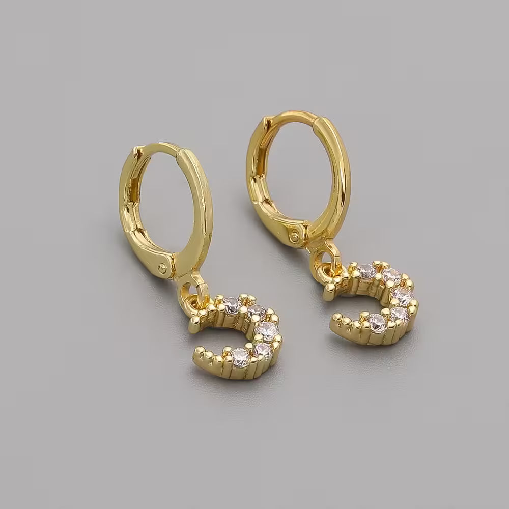 أقراط القمر النسائية