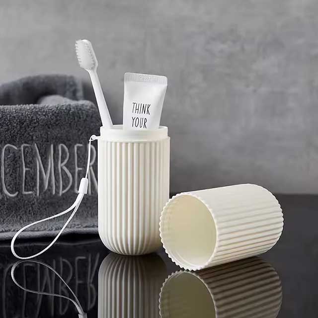 Portable Toothbrush and Toothpaste Cup Set – Vertical Stripe Design, Travel-Friendly Toothbrush Holder and Mouthwash Cup