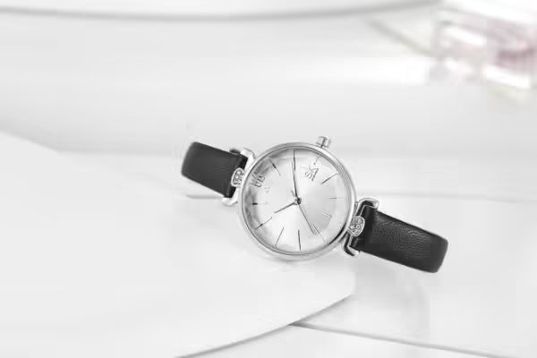 ساعة SK الجلدية النسائية (K8067)