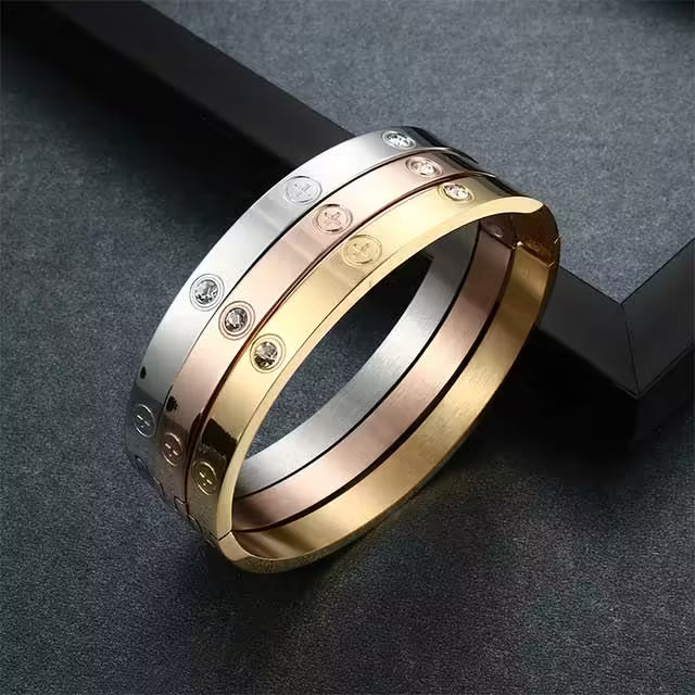 سوار نسائي من الفولاذ المقاوم للصدأ مرصع بالزركون (EGBT354)