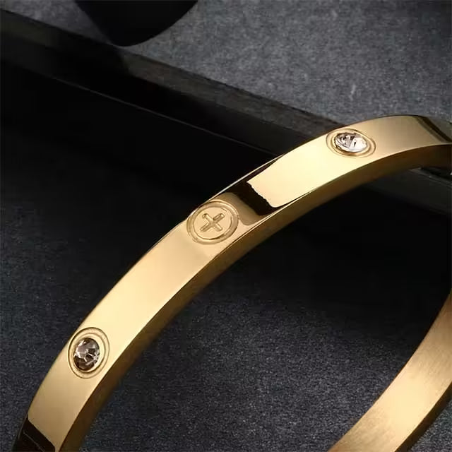 سوار نسائي من الفولاذ المقاوم للصدأ مرصع بالزركون (EGBT354)