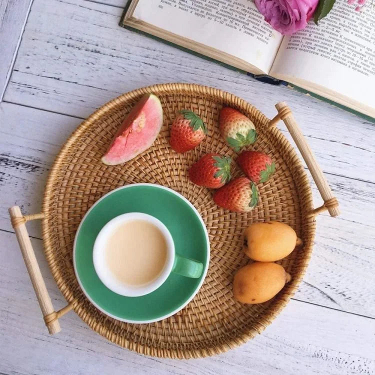 Plateau de service rond en rotin avec poignées – Plateau décoratif pour le petit-déjeuner, les collations et les boissons
