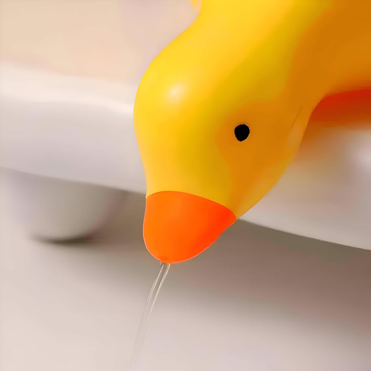 Porte-savon créatif en forme de canard à drainage automatique – Joli porte-savon animal pour salle de bain et cuisine – Porte-savon de douche décoratif antidérapant – Support de lavabo amusant pour enfants et décoration d'intérieur (jaune / blanc)