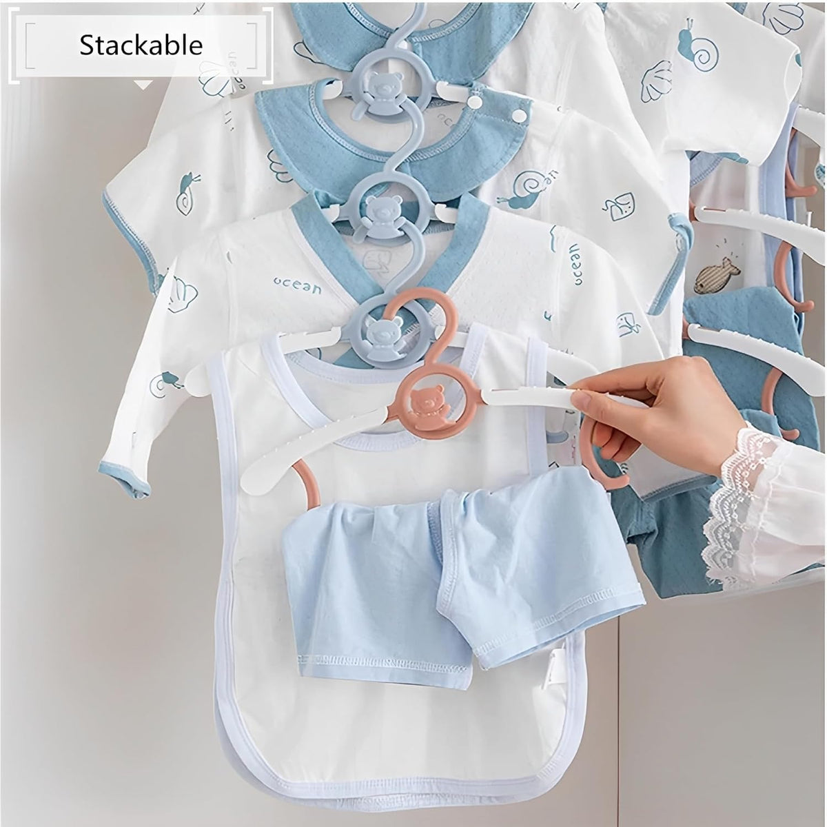 [ 1 PIÈCE ] Cintres pour chambre de bébé peu encombrants – Cintres fins en plastique pour vêtements et pantalons d'enfants – Organisateur de placard durable pour bébés garçons et filles (Rose/Bleu/Jaune)