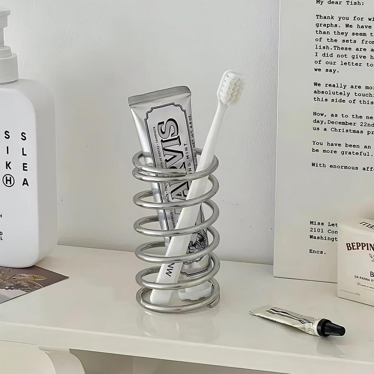 Porte-brosse à dents à ressort en acier inoxydable – Organiseur de bureau minimaliste pour salle de bain et coiffeuse – Support multifonctionnel pour stylos et pinceaux de maquillage (argenté)