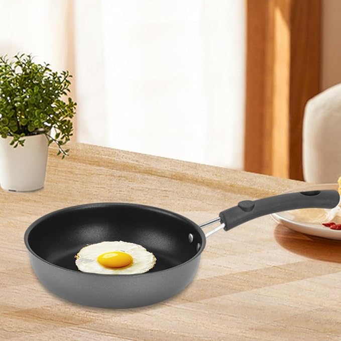 Mini poêle à frire portable avec manche ergonomique – Poêle à omelette compacte antiadhésive – Poêle durable pour crêpes et steaks, pour la maison et le camping