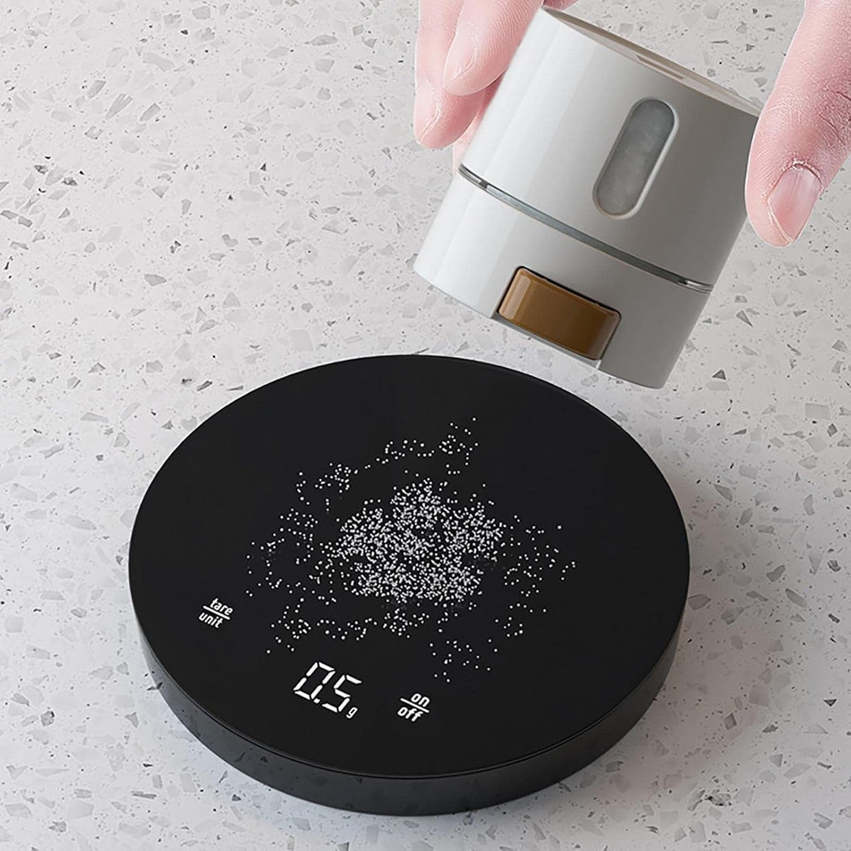 Ensemble de 6 distributeurs magnétiques de sel et d'épices avec support mural – Conteneurs à assaisonnement à bouton-poussoir quantitatifs de 0,5 g