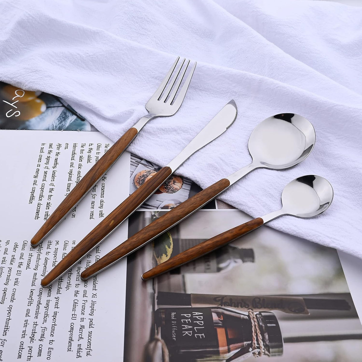 Ensemble de couverts en acier inoxydable – Manche imitation bois vintage – Kit de vaisselle occidental professionnel avec couteau à steak, fourchette, cuillère et cuillère à café (poli miroir)