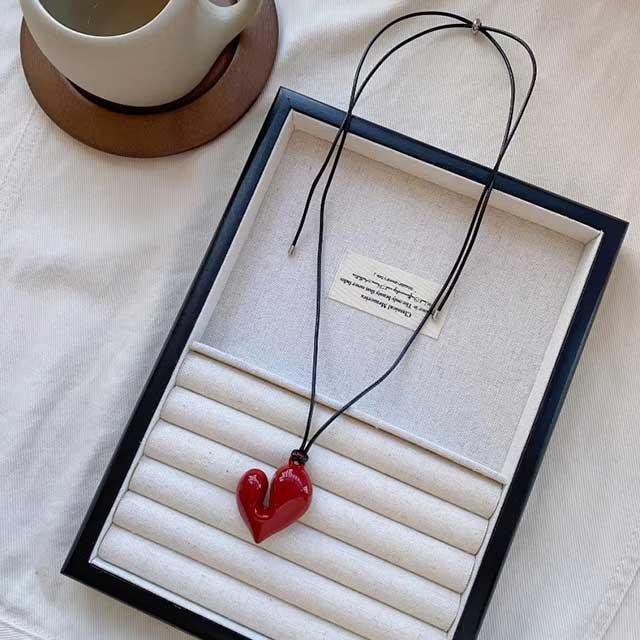 Adjustable Heart Pendant Necklace – Pull-Out Sweater Chain Accessory for Women