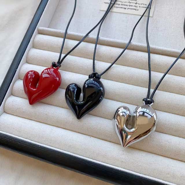 Adjustable Heart Pendant Necklace – Pull-Out Sweater Chain Accessory for Women