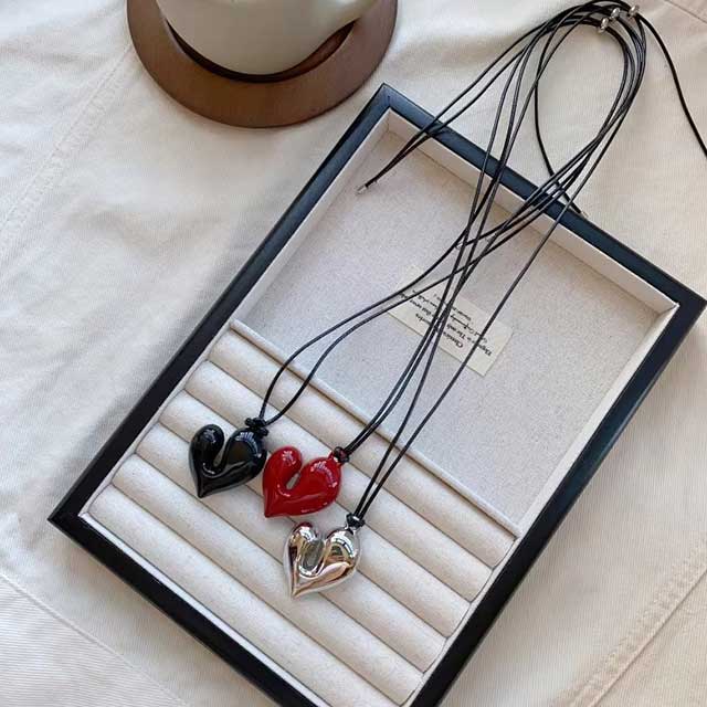 Adjustable Heart Pendant Necklace – Pull-Out Sweater Chain Accessory for Women