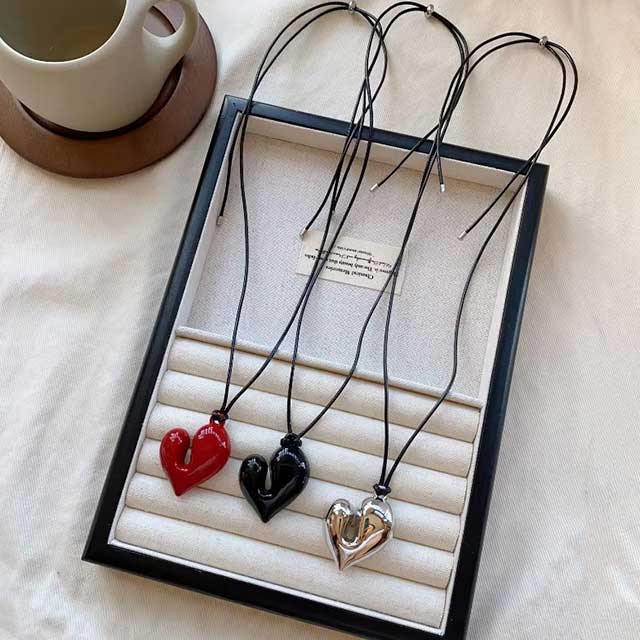 Adjustable Heart Pendant Necklace – Pull-Out Sweater Chain Accessory for Women