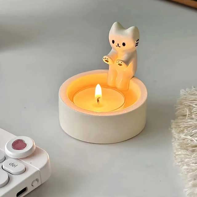 Cute Kitten Candle Holder – Cartoon Cat Candlestick for Aromatherapy & Home Decor