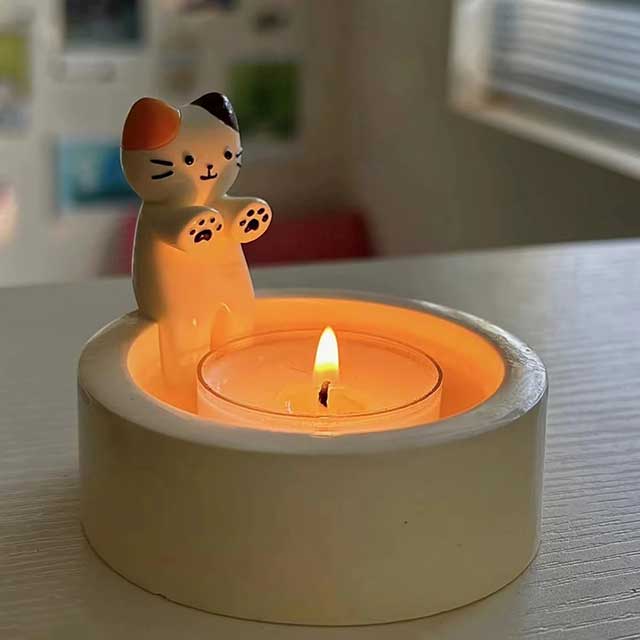 Cute Kitten Candle Holder – Cartoon Cat Candlestick for Aromatherapy & Home Decor