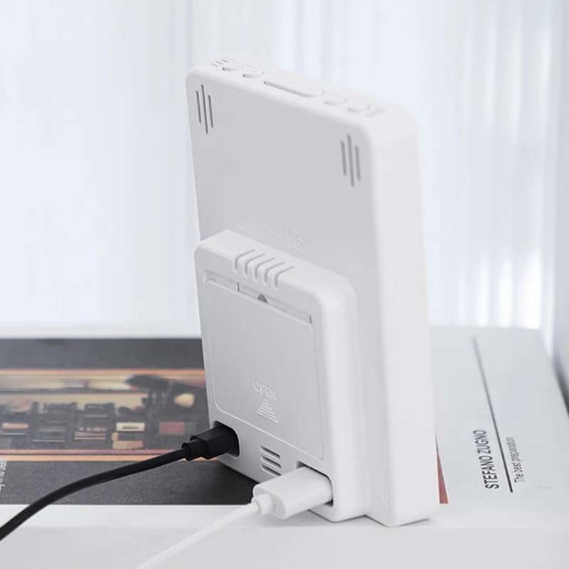Réveil numérique LED avec affichage de la température et de l'humidité – Double alarme et fonction rappel – Luminosité réglable sur 3 niveaux avec mode été et affichage 12/24h – Horloge de bureau électronique moderne pour chambre et bureau
