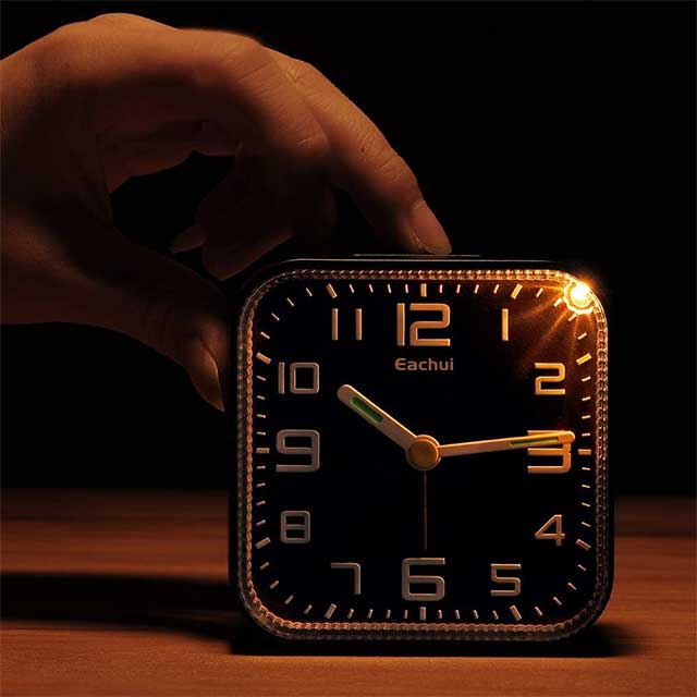 Eachui Compact Silent Analogue Alarm Clock