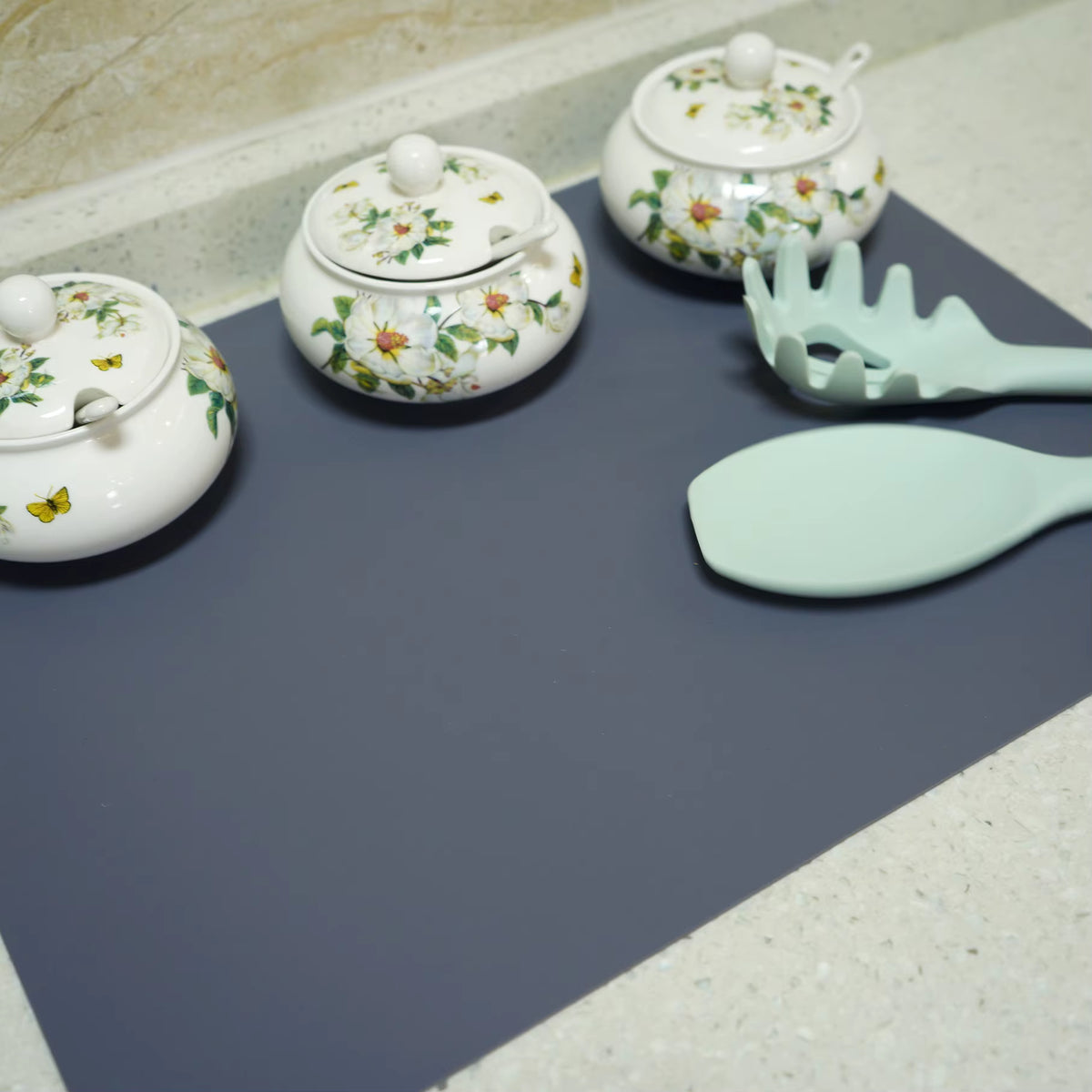 Napperon surdimensionné en silicone de qualité alimentaire – Tapis de table étanche 60x40cm / 40x30cm – Protection de comptoir de cuisine isolante et antidérapante – Lavable et réutilisable