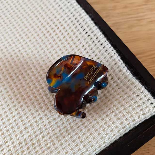 Heart-Shaped Acetic Acid Hair Claw Clip for Women & Girls – Creative Half-Up Hair Gripper Accessory