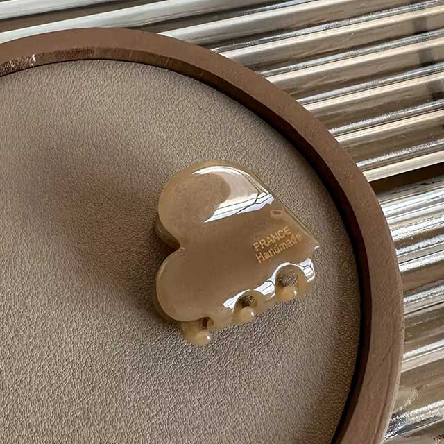 Heart-Shaped Acetic Acid Hair Claw Clip for Women & Girls – Creative Half-Up Hair Gripper Accessory