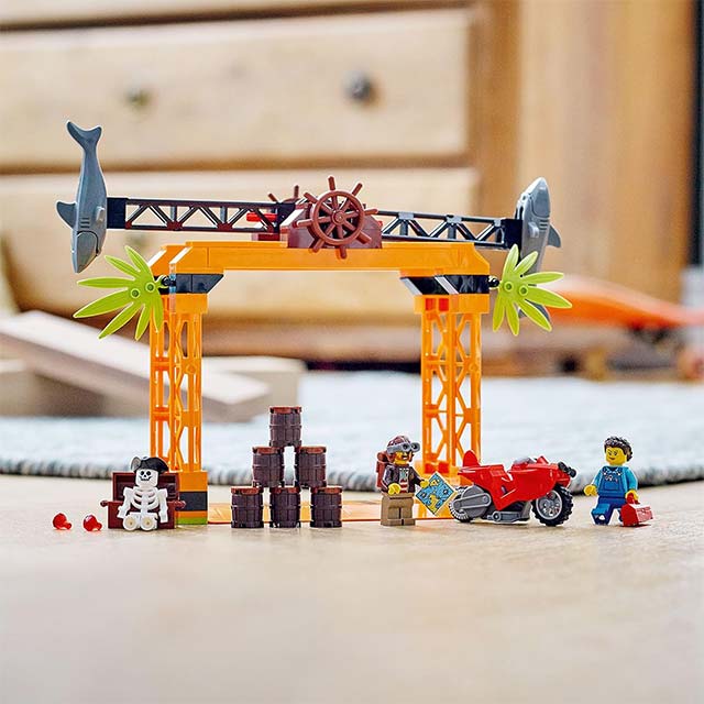 LEGO City Stuntz - The Shark Attack Stunt Challenge Adventure Series Toy with Flywheel Powered Stunt Bike &amp; Racer Minifigure, Toys for Kids Years Old and Up
