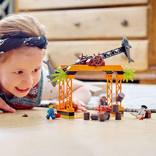 LEGO City Stuntz - The Shark Attack Stunt Challenge Adventure Series Toy with Flywheel Powered Stunt Bike &amp; Racer Minifigure, Toys for Kids Years Old and Up