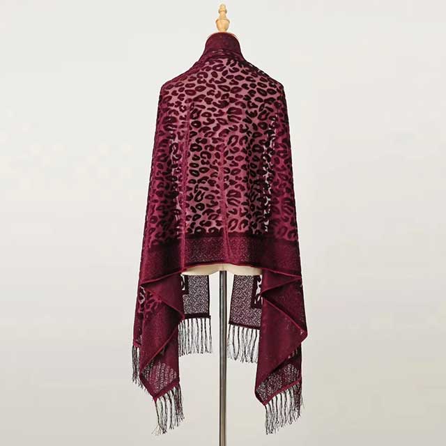 2025 New Women’s Lace Flower Silk Scarf – Gradient Hollow Cut Floral Shawl for Spring & Beach Wraps