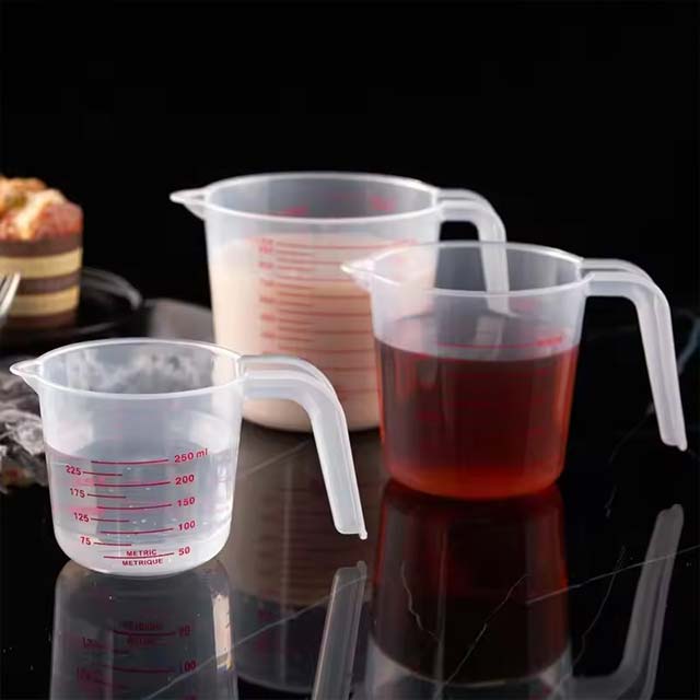 3-Piece Transparent Measuring Cup Set – 250/500/1000ml Plastic Graduated Kitchen &amp; Baking Tools with Handle Design