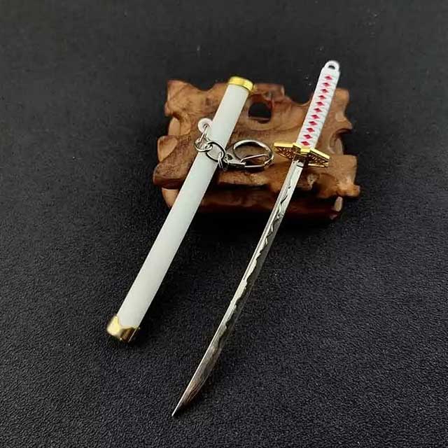 Mini Roronoa Zoro Samurai Sword Keychain – Anime Katana with Plastic Scabbard for Men, Cosplay & Gifts