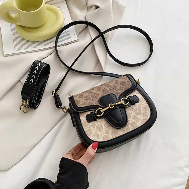 New Retro Korean Crossbody Bag for Women – Trendy Saddle Bag with Wide Shoulder Strap