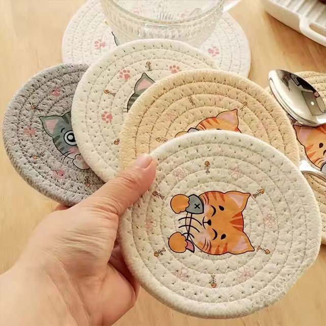 Printed Cat Design Heat-Resistant Pads – Round Table & Cup Mats for Home & Kitchen Use